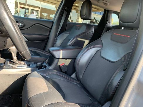 Used 2018 Jeep Cherokee Trailhawk AWD/4WD image 20