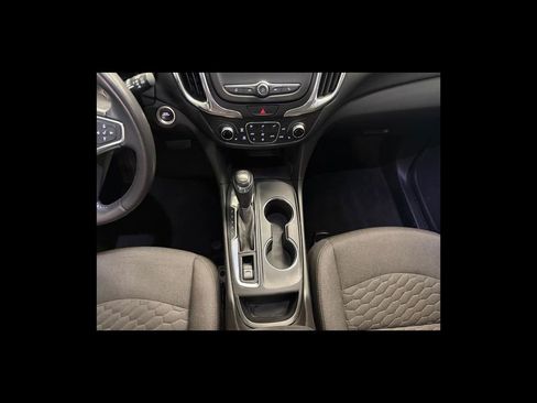 Used 2019 Chevrolet Equinox LT w/ Driver Convenience Package image 16