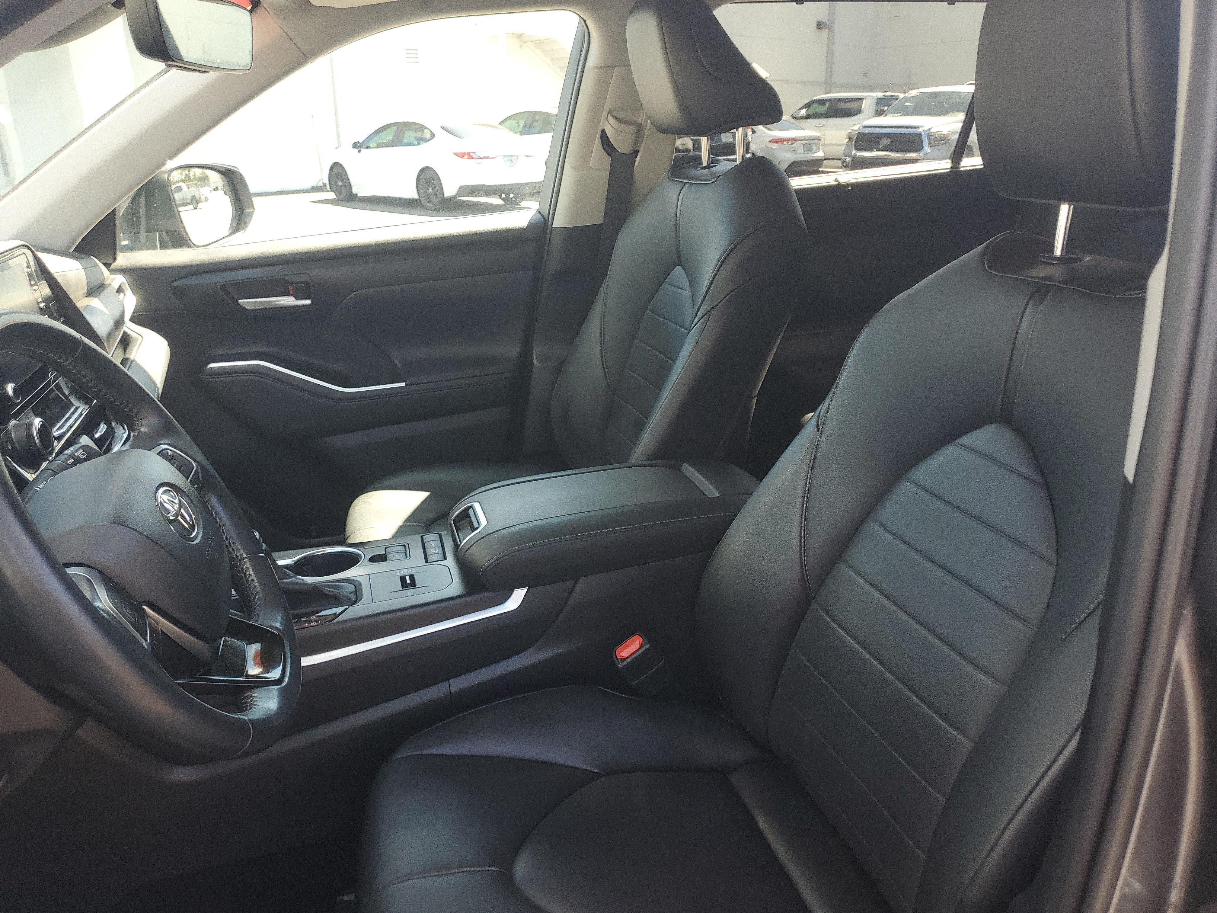 Certified 2021 Toyota Highlander XLE AWD/4WD image 24