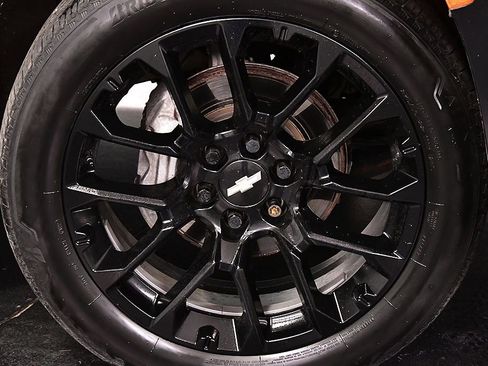 Used 2023 Chevrolet Tahoe Premier AWD/4WD image 9