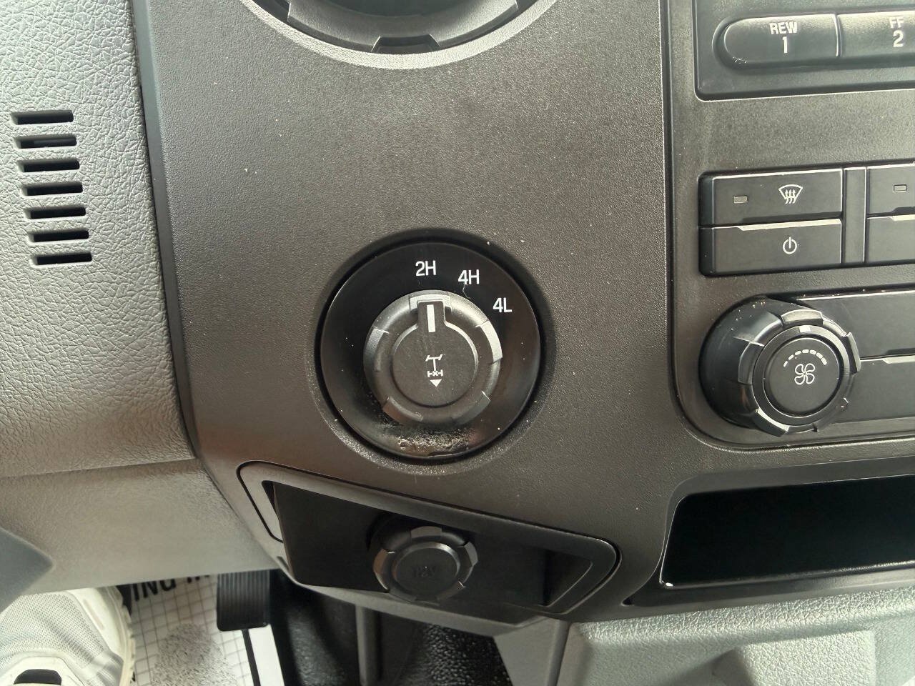 Used 2016 Ford F250 XL w/ Power Equipment Group AWD/4WD image 17