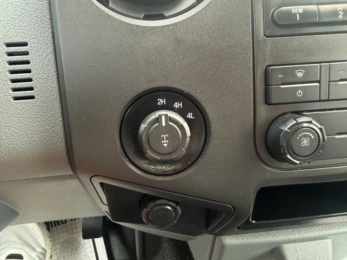 Used 2016 Ford F250 XL w/ Power Equipment Group AWD/4WD image 17