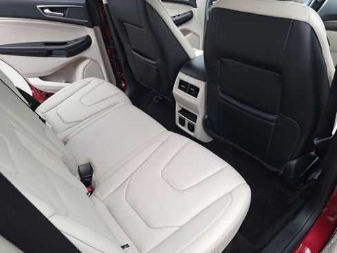 Used 2018 Ford Edge Titanium w/ Technology Package AWD/4WD image 11