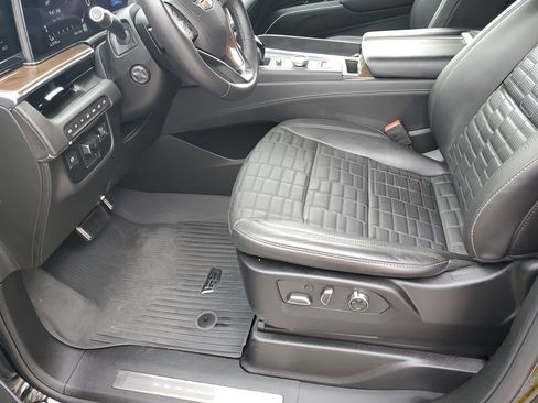 Certified 2023 Cadillac Escalade Sport Platinum w/ LPO, ONYX Package image 32