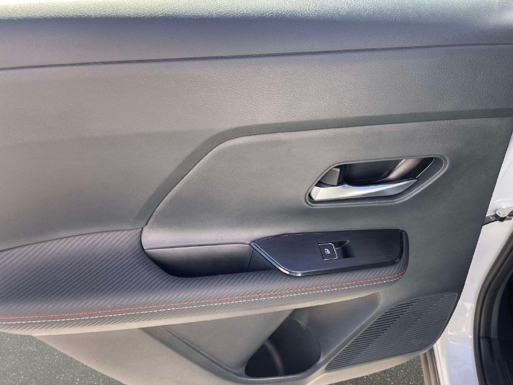 Used 2025 Nissan Kicks SR AWD/4WD image 14