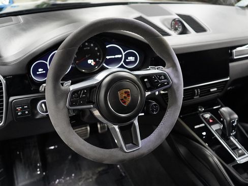 Used 2023 Porsche Cayenne GTS w/ Premium Package Plus AWD/4WD image 10