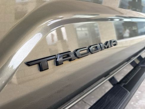 Used 2025 Toyota Tacoma TRD Off-Road image 6