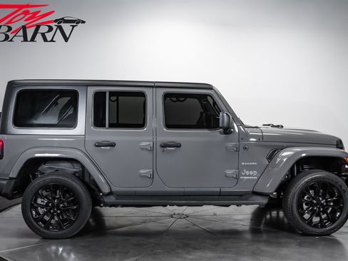 Used 2023 Jeep Wrangler Unlimited Sahara AWD/4WD image 6