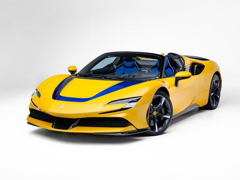 Used 2023 Ferrari SF90 Spider image 31