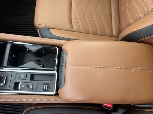 Certified 2025 Nissan Pathfinder Platinum image 28