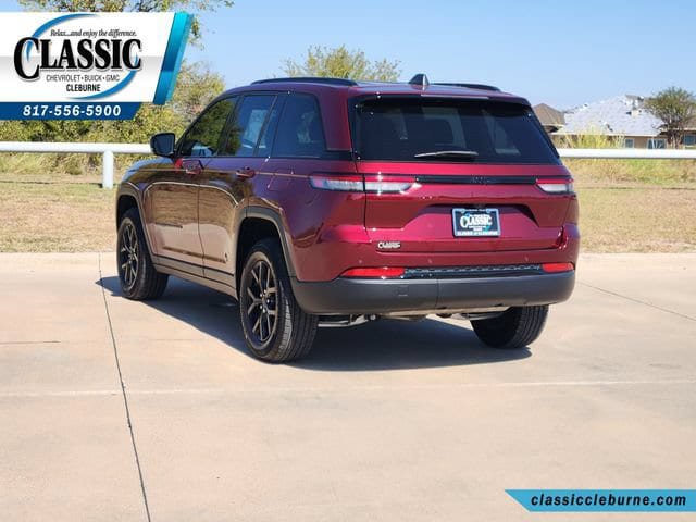 Used 2025 Jeep Grand Cherokee Altitude RWD image 8