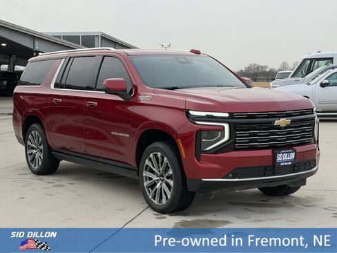 Certified 2025 Chevrolet Suburban High Country image 2