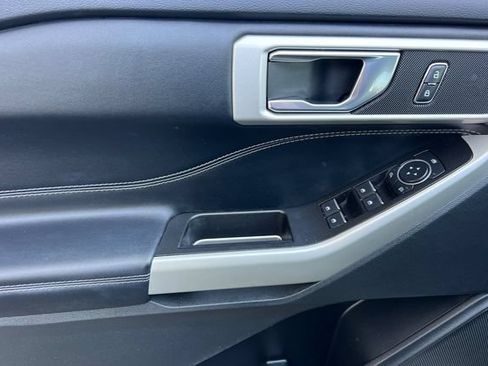 Used 2022 Ford Explorer XLT RWD image 11