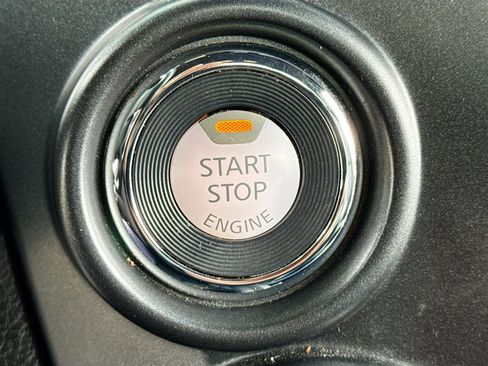 Used 2020 Nissan Titan PRO-4X w/ Pro-4x Convenience Package AWD/4WD image 9