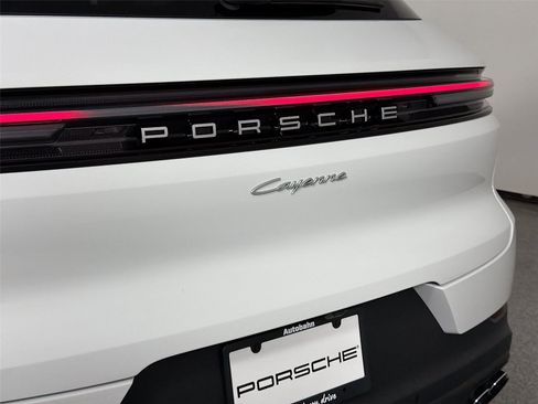 Used 2026 Porsche Cayenne E-Hybrid AWD/4WD image 17