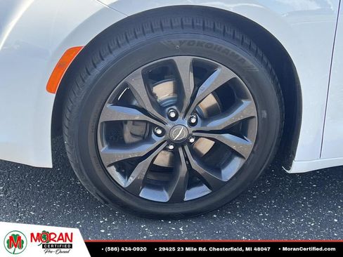 Used 2019 Chrysler Pacifica Limited w/ S Appearance Package FWD image 10