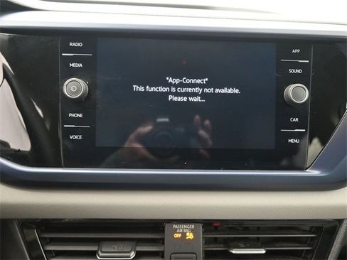 Used 2022 Volkswagen Taos SE image 4