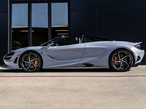 Used 2026 McLaren 750S Spider RWD image 11