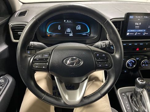 Used 2023 Hyundai Venue SEL image 26