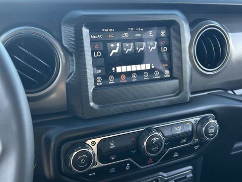 Used 2023 Jeep Wrangler Unlimited AWD/4WD image 28
