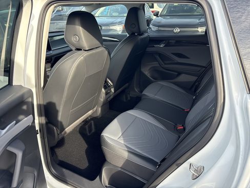 New 2026 Volkswagen Tiguan SE image 13