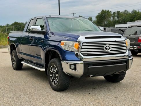 Used 2015 Toyota Tundra Limited w/ Limited Premium Package AWD/4WD image 4