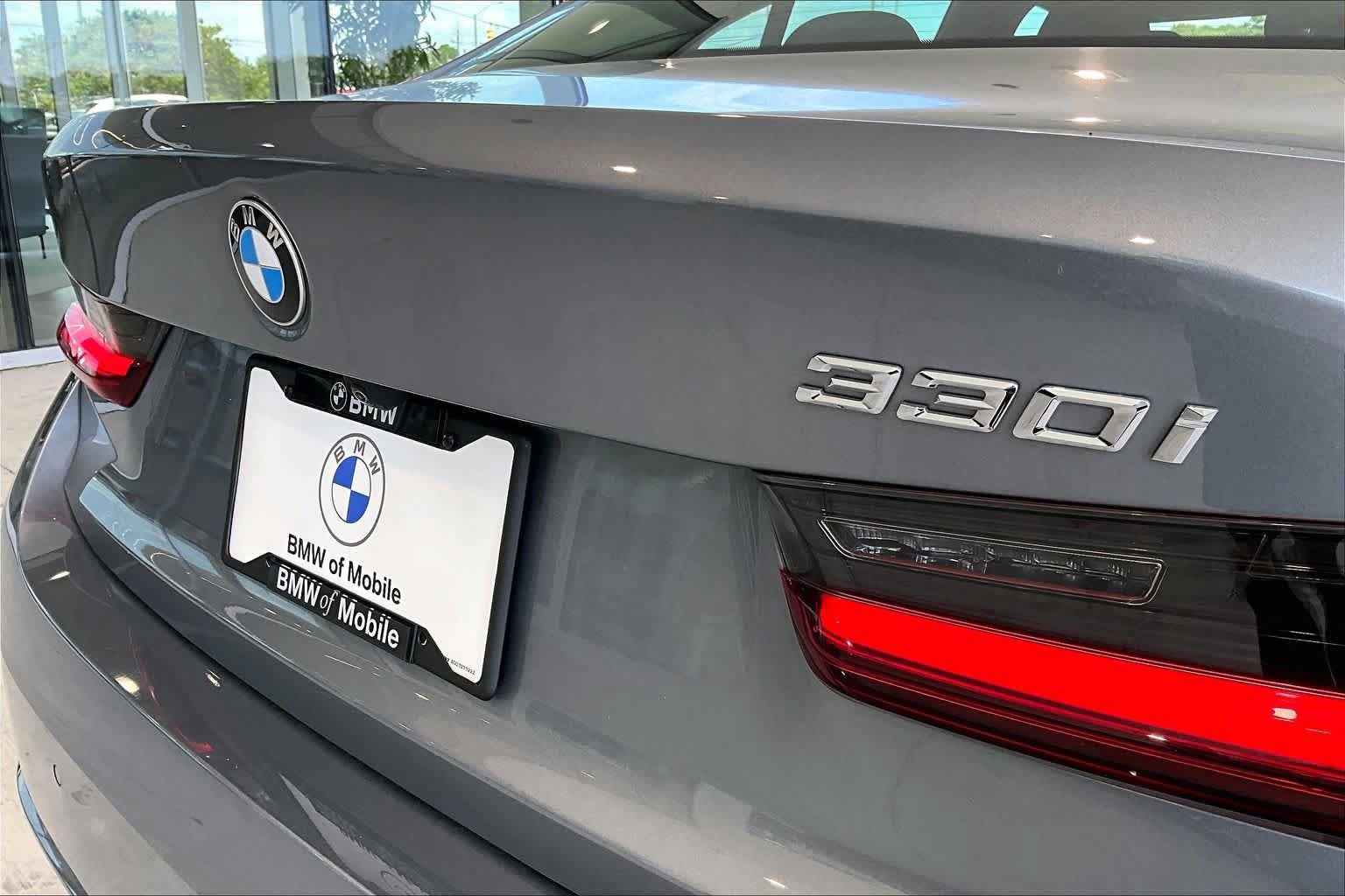 Used 2024 BMW 330i Sedan w/ Premium Package RWD image 9