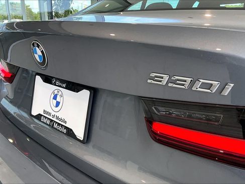 Used 2024 BMW 330i Sedan w/ Premium Package RWD image 9