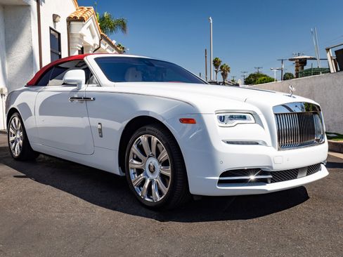 Used 2017 Rolls-Royce Dawn image 15