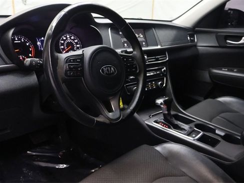 Used 2018 Kia Optima S w/ 18" Alloy Wheels Package image 23