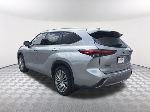 Used 2023 Toyota Highlander Platinum AWD/4WD image 15