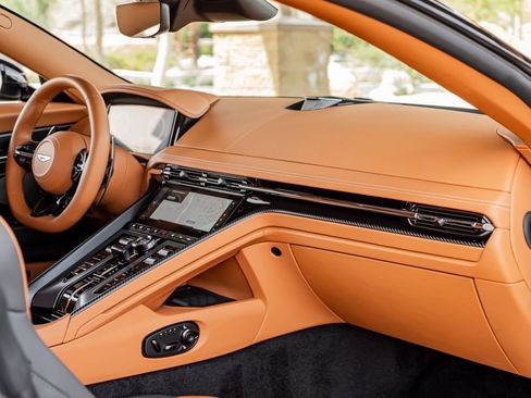 Used 2024 Aston Martin DB12 Coupe image 25