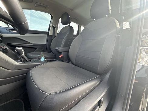 Used 2022 Volkswagen Taos SE image 11