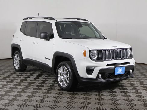 Used 2022 Jeep Renegade Latitude AWD/4WD image 2