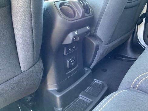 Used 2025 Jeep Wrangler Unlimited Sahara AWD/4WD image 26