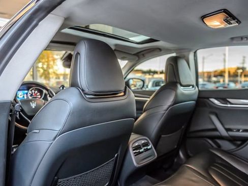 Used 2018 Maserati Ghibli GranSport image 42