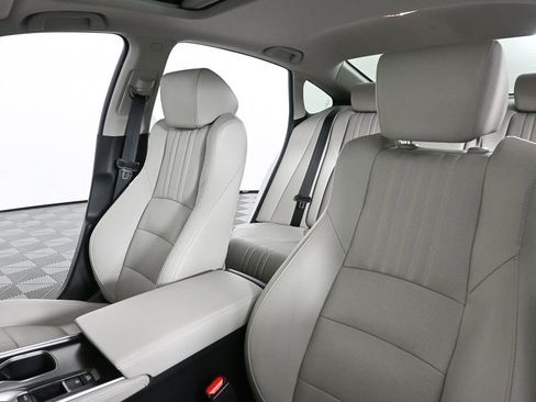Used 2018 Honda Accord Touring image 5