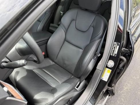 Used 2023 Volvo S60 B5 Plus FWD image 3
