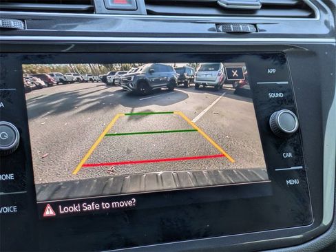 Used 2024 Volkswagen Tiguan SE R-Line image 23