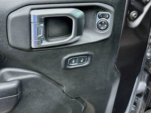 Used 2022 Jeep Wrangler Unlimited Rubicon 4xe AWD/4WD image 19