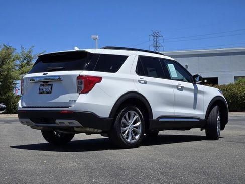 Certified 2023 Ford Explorer XLT w/ Equipment Group 202A AWD/4WD image 4