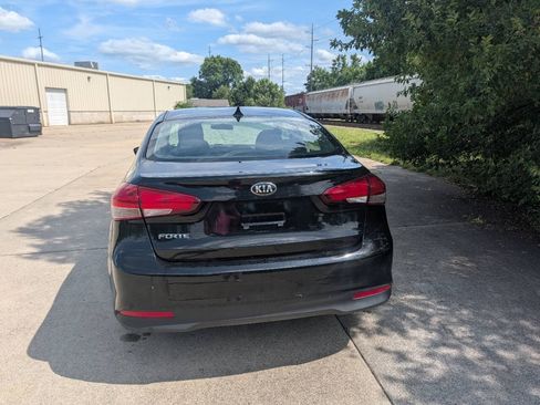 Used 2017 Kia Forte LX FWD image 2