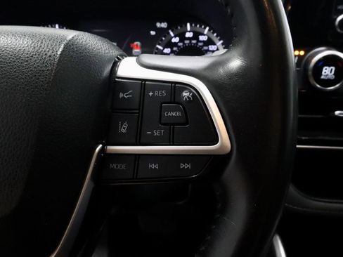 Used 2023 Toyota Highlander XLE AWD/4WD image 29