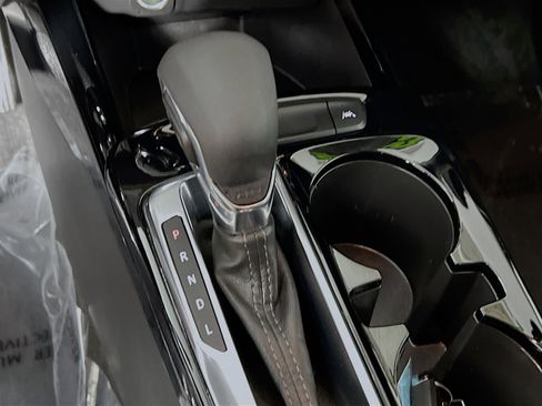 Used 2025 Chevrolet Trax LT w/ LT Convenience Package image 24