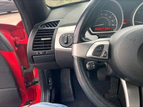 Used 2005 BMW Z4 2.5i image 18