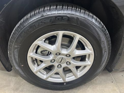 Used 2024 Chrysler Pacifica Touring-L FWD image 33