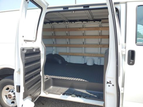 Used 2023 GMC Savana 2500 w/ Driver Convenience Package image 8