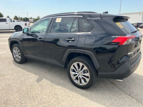 Used 2023 Toyota RAV4 XLE Premium FWD image 6