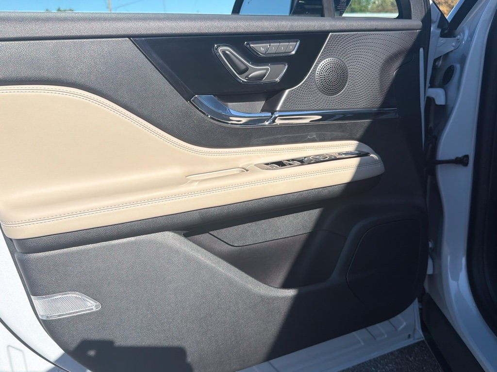 Used 2026 Lincoln Corsair Premiere AWD/4WD image 15