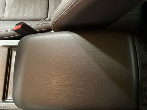 Used 2024 Nissan Frontier SV w/ Technology Package image 16